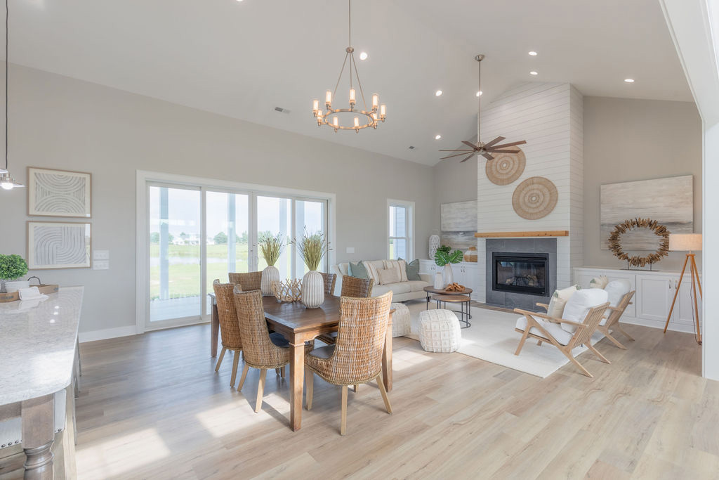 Regency Circle living and dining area