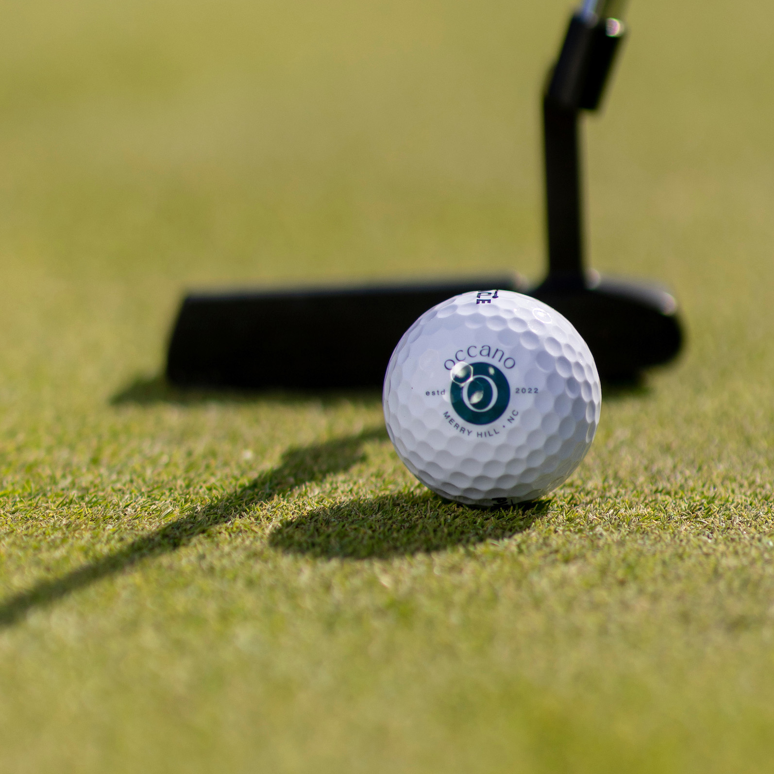 Occano golf ball and putter